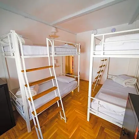 Hostel New Generation *