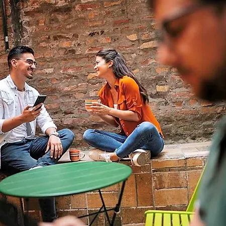 New Generation Hostel Como