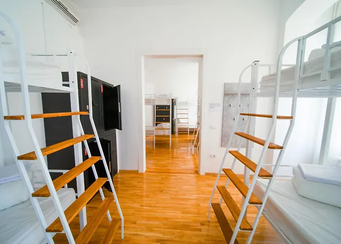 New Generation Hostel Como