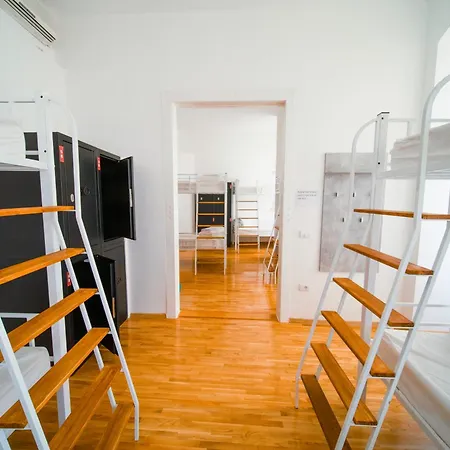 New Generation Хостел Комо